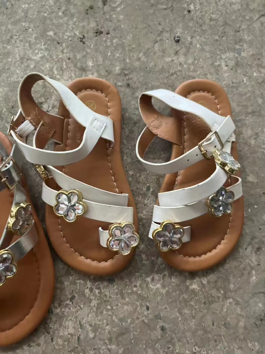 Girls nice sandals (1)